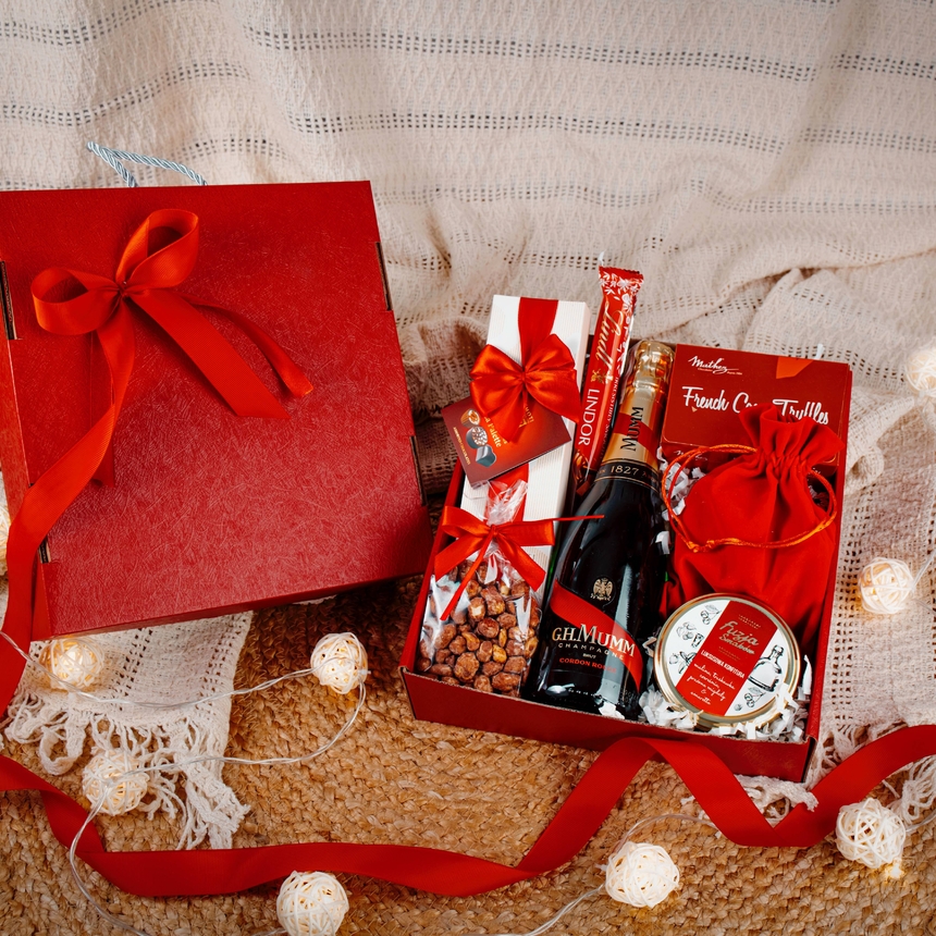Love & Chocolate